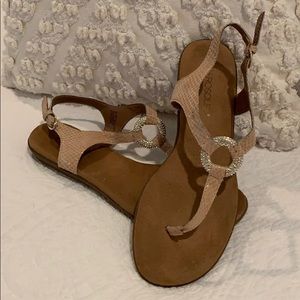 $5 Aerosoles Tan Snakeskin & Studded Sandals S 8.5